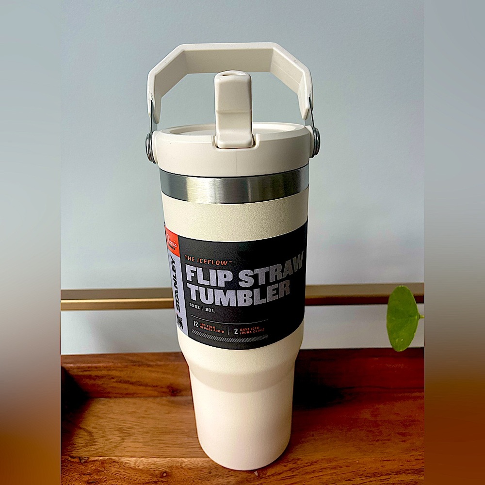 NWT Stanley Iceflow Flip Straw 30 oz Tumbler Cream beige